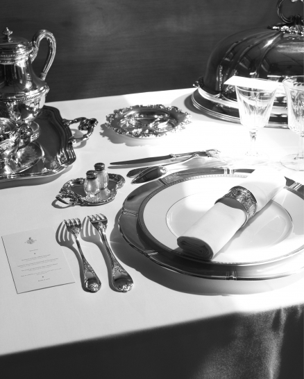 HOLIDAY MAGAZINE ACCESSORIES TABLEWARE